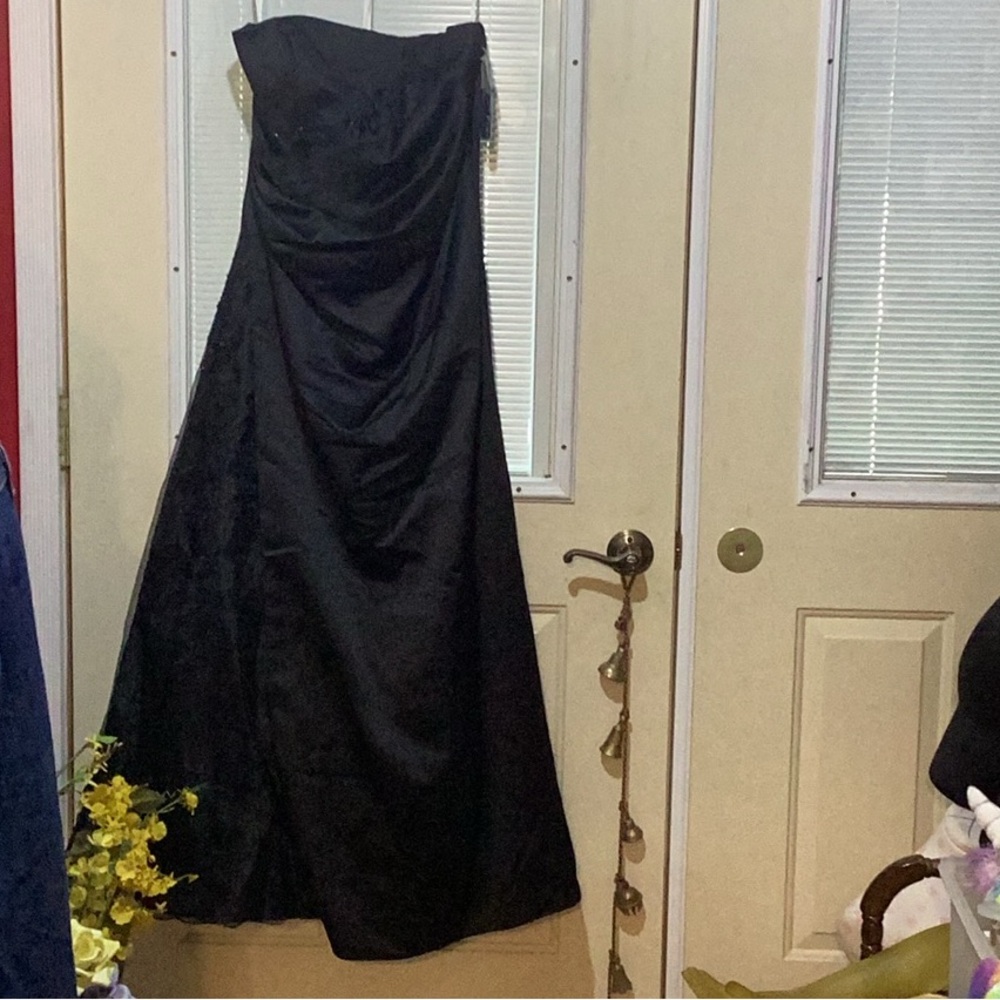 NWOT David's Bridal Black Ruched Strapless Gown
